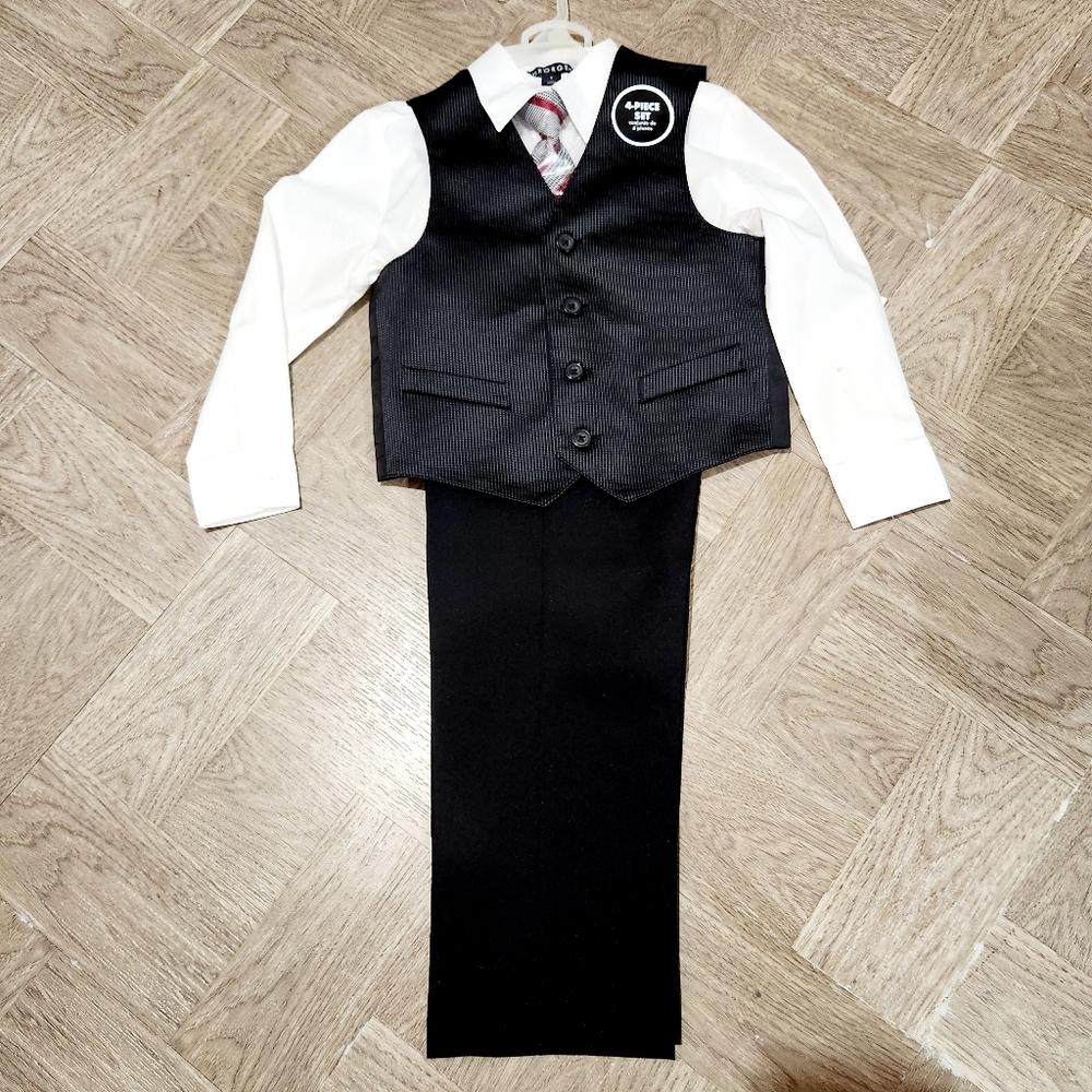 New 4 Piece Boy's Vest Set Size 5